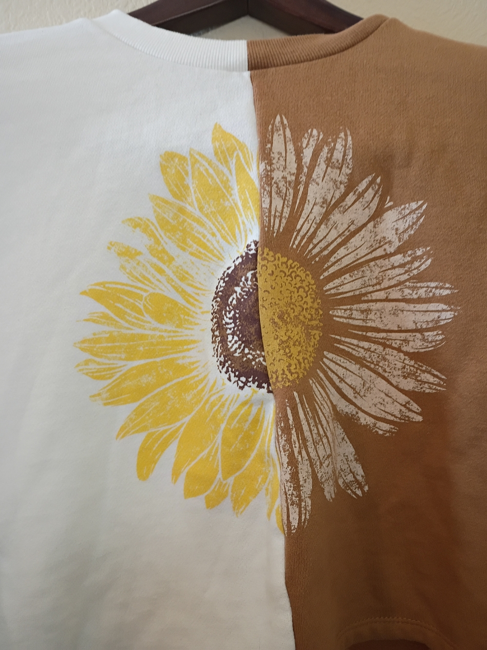 Sunflower Color Block Crop Top Womens Small Brown White Long Sleeve Graphic Tee - Picture 6 of 6